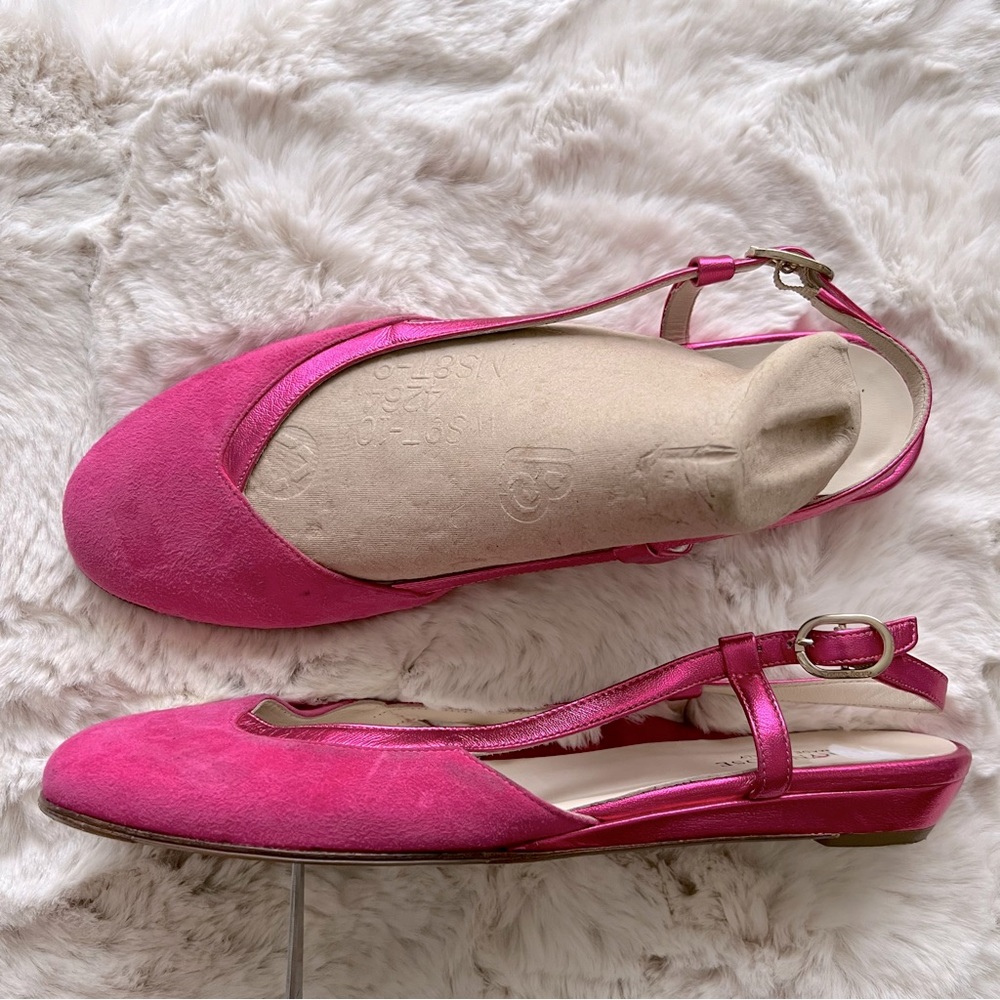 Taryn Rose Hot Pink Suede Leather Round Toe Small Heel Sandals.  Size EU 41
